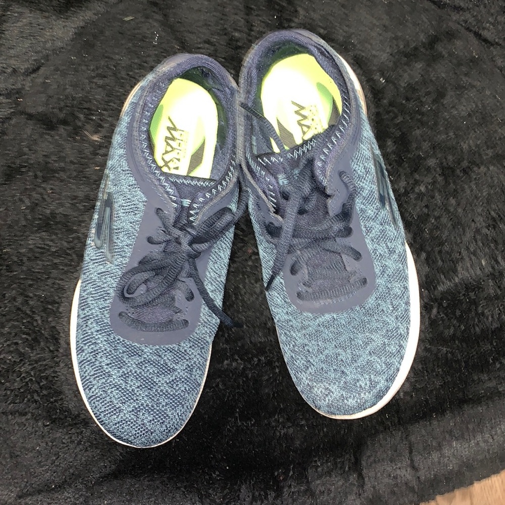 ❤️Skechers GoGa Max size 7 sneakers